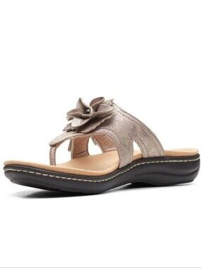 Clarks Sandals Laurieann Gema Women's Thong Flower Detail Slip Ons Size 12 Shoes